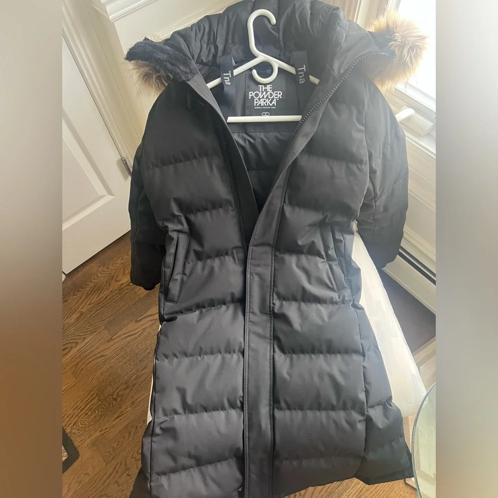 Aritzia Powder Parka Black - Picture 5 of 10